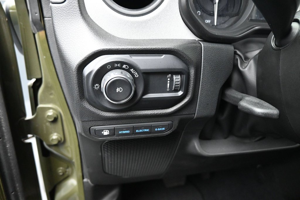 Used 2024 Jeep Wrangler Unlimited w/ Convenience Group AWD/4WD image 12