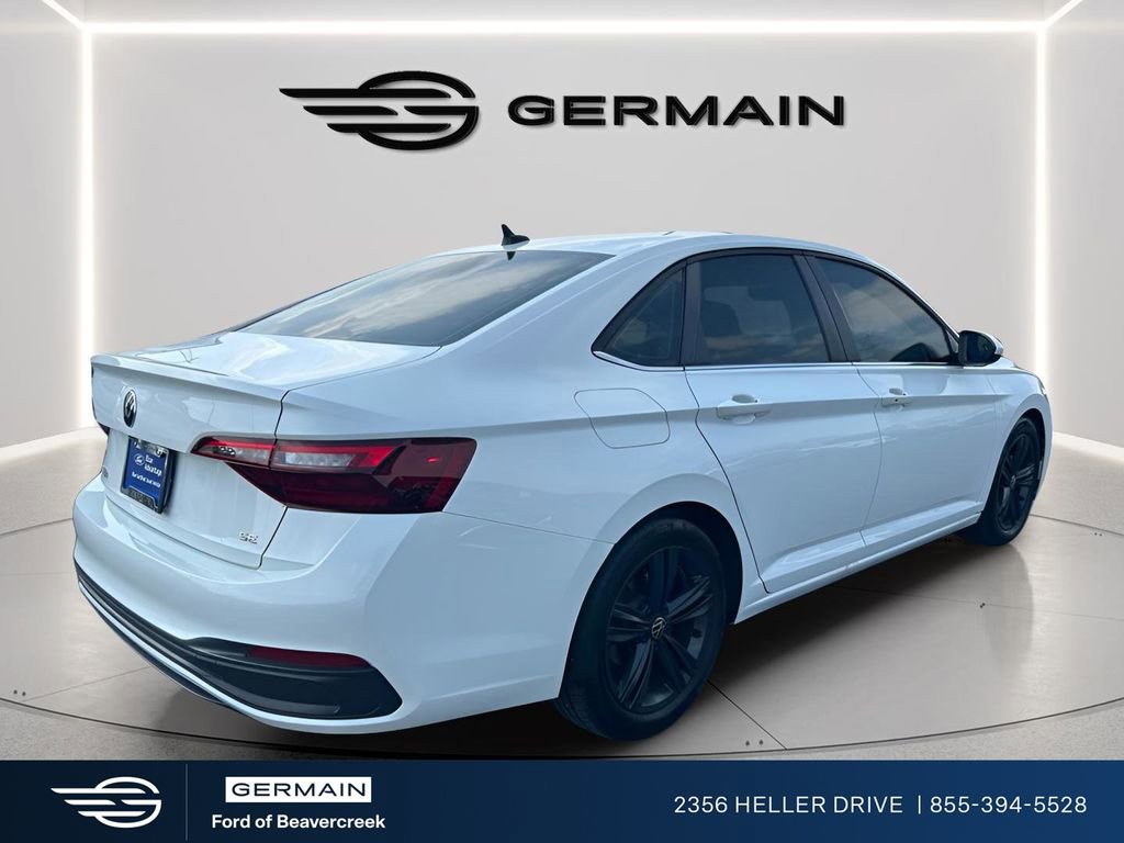 Used 2024 Volkswagen Jetta SE image 5