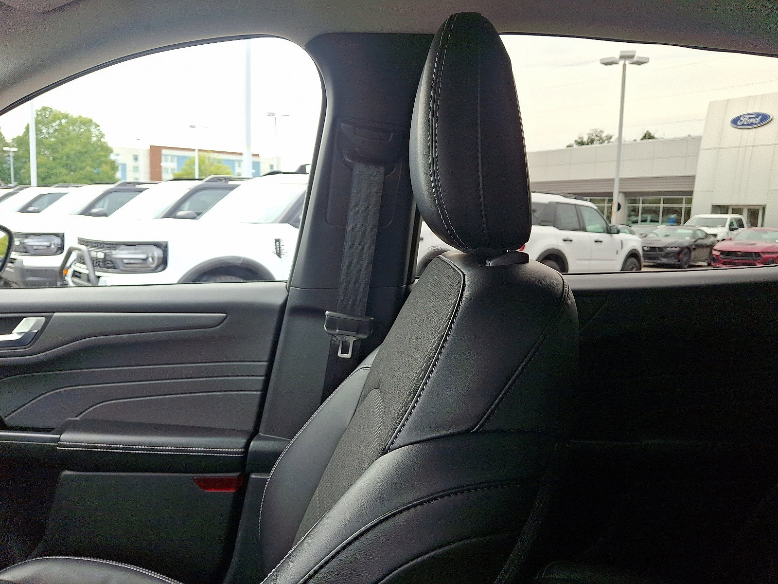 Certified 2024 Ford Escape SE image 17