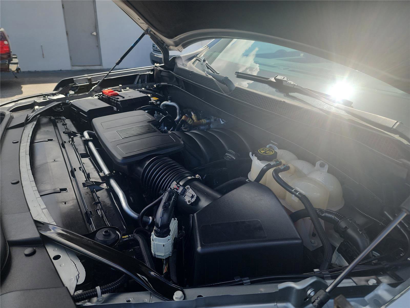 Used 2023 Chevrolet Suburban Premier image 16