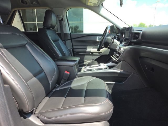 Certified 2022 Ford Explorer XLT w/ Equipment Group 202A AWD/4WD image 18