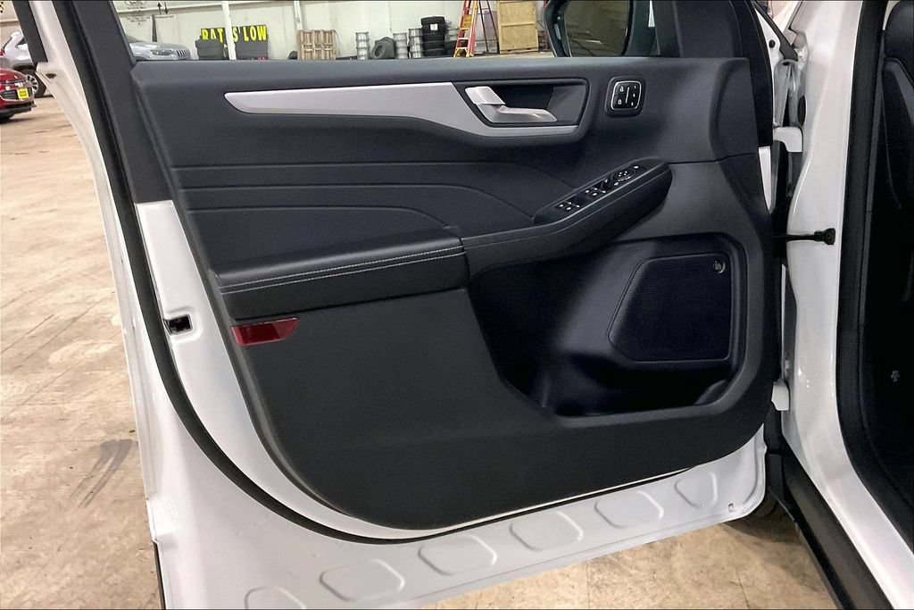 Certified 2023 Ford Escape Platinum w/ Premium Technology Package AWD/4WD image 22