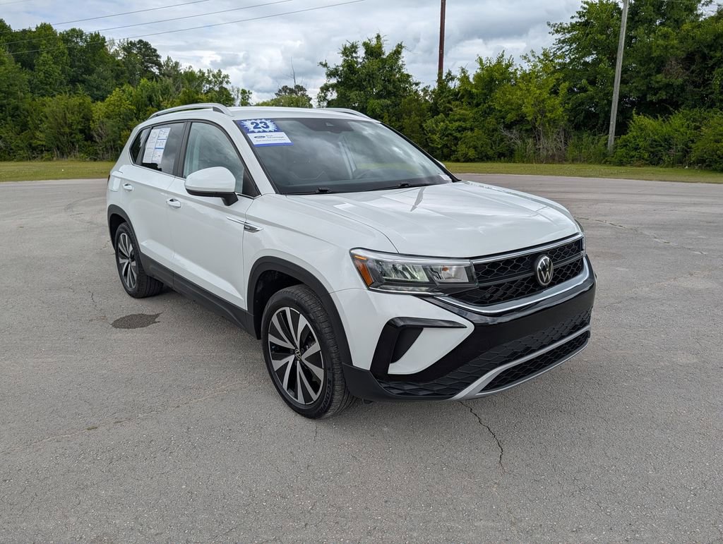 Used 2023 Volkswagen Taos SE AWD/4WD image 2