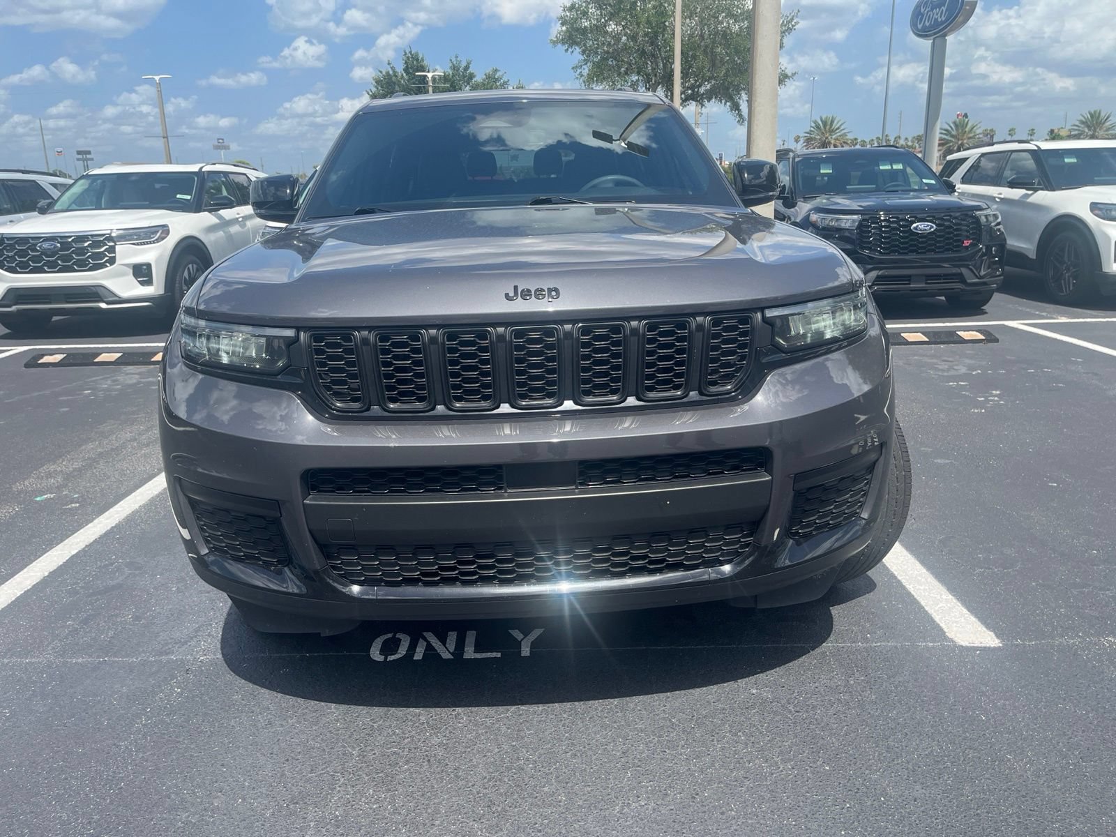 Used 2023 Jeep Grand Cherokee L Laredo RWD image 3