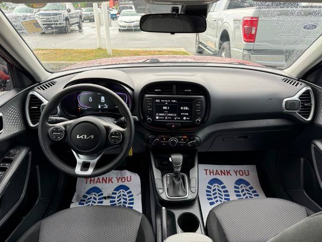 Used 2025 Kia Soul LX w/ LX Technology Package FWD image 14