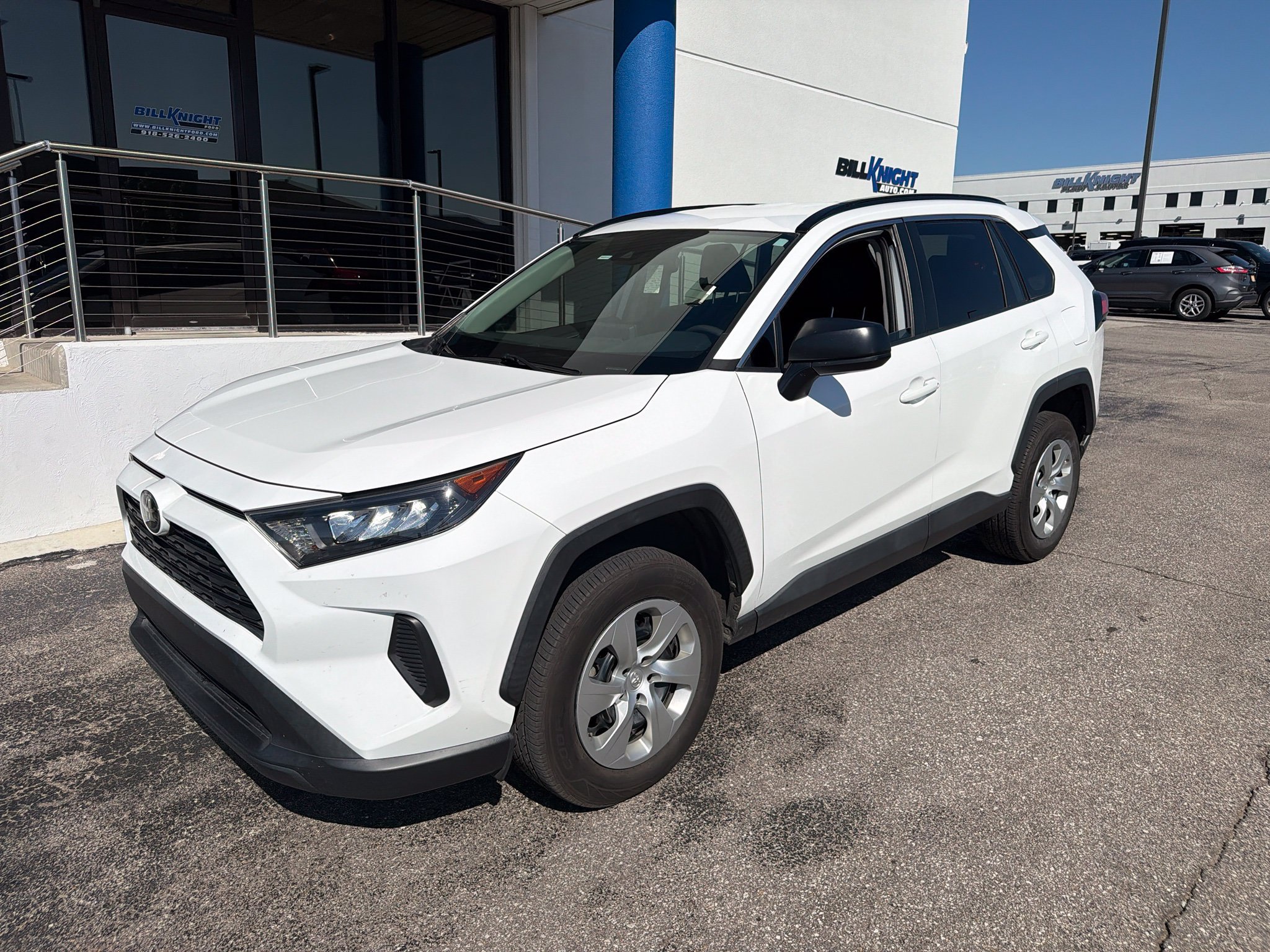 Used 2021 Toyota RAV4 LE FWD image 3