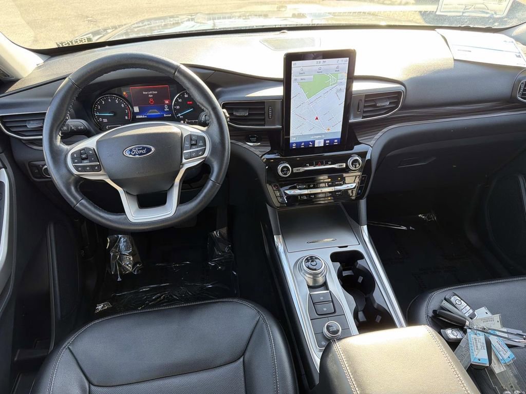 Certified 2022 Ford Explorer Limited w/ Limited Technology Package image 11