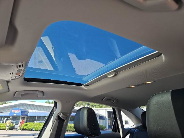 Used 2024 Volkswagen Jetta SE w/ Panoramic Sunroof Package FWD image 7