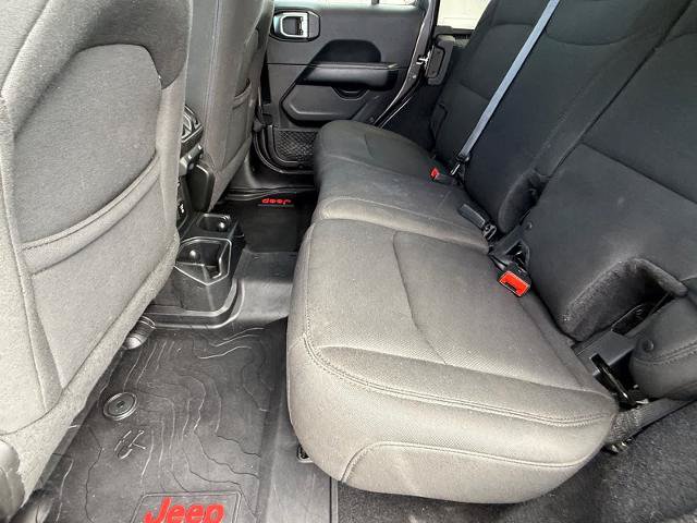 Used 2018 Jeep Wrangler Unlimited Sahara AWD/4WD image 11
