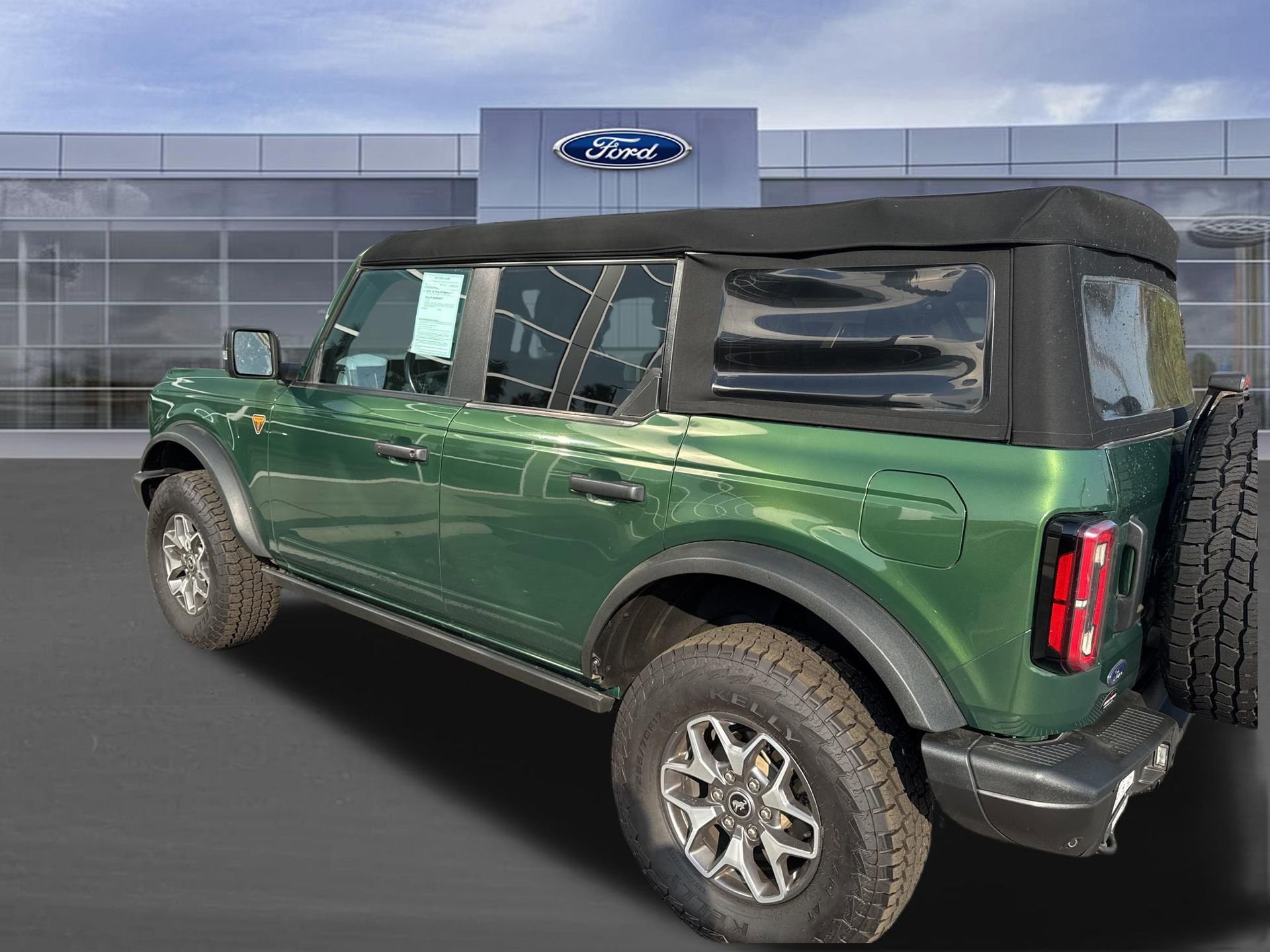 Certified 2023 Ford Bronco Badlands image 7