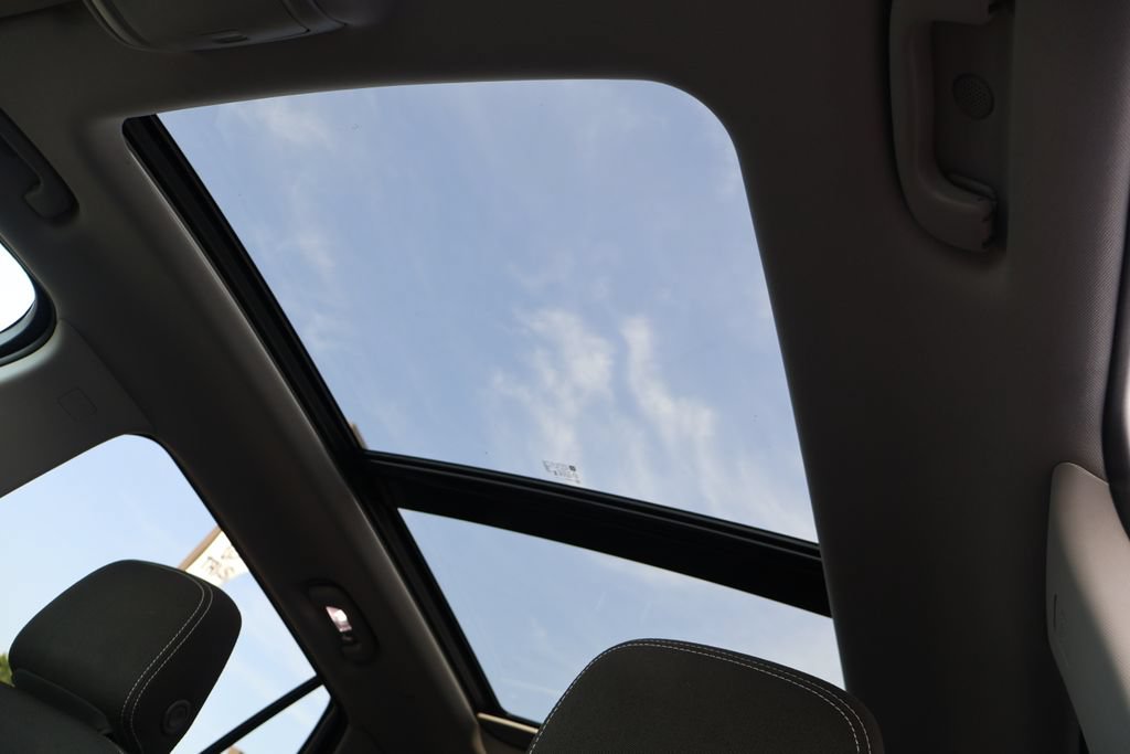 Used 2023 GMC Terrain SLE w/ Driver Convenience Package FWD image 7