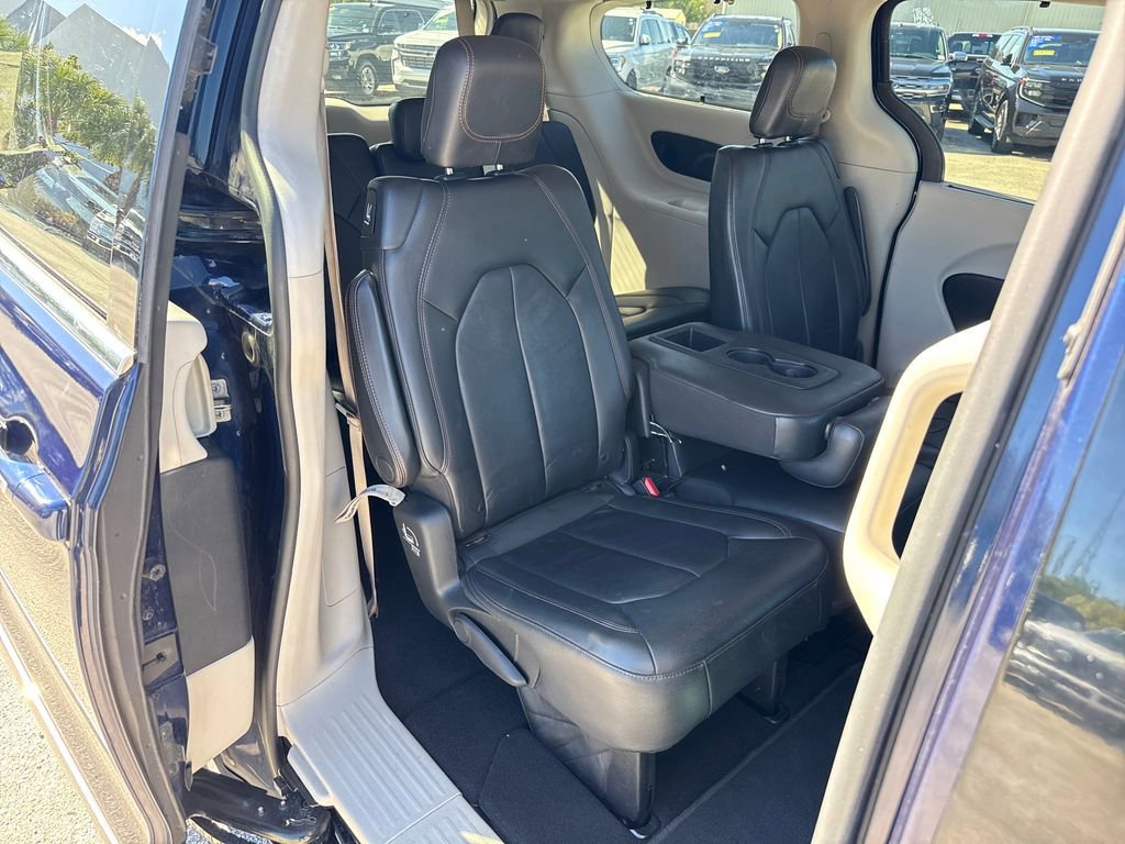 Used 2017 Chrysler Pacifica Touring-L w/ 13 Speaker Alpine Sound Group image 24