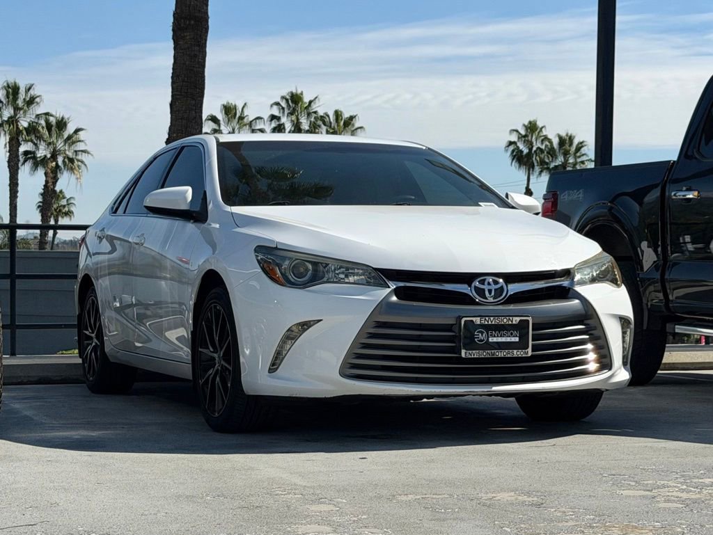 Used 2017 Toyota Camry LE image 1