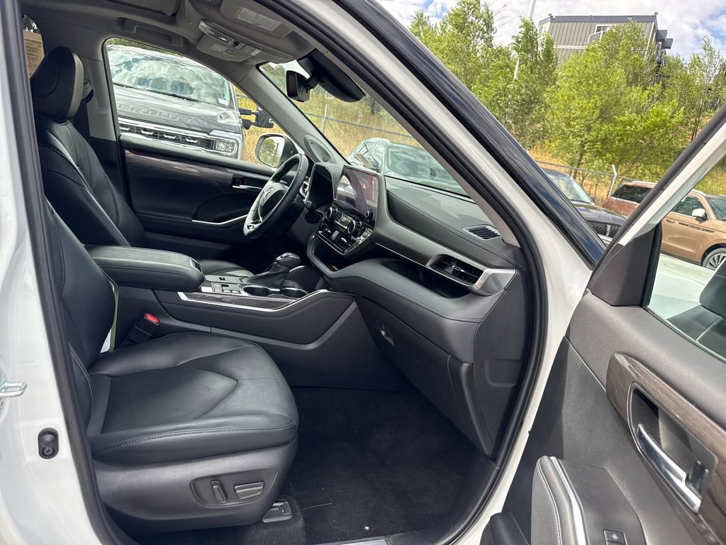 Used 2023 Toyota Highlander Limited AWD/4WD image 31