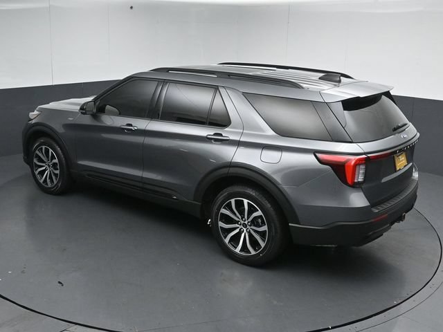 Certified 2025 Ford Explorer ST-Line AWD/4WD image 46