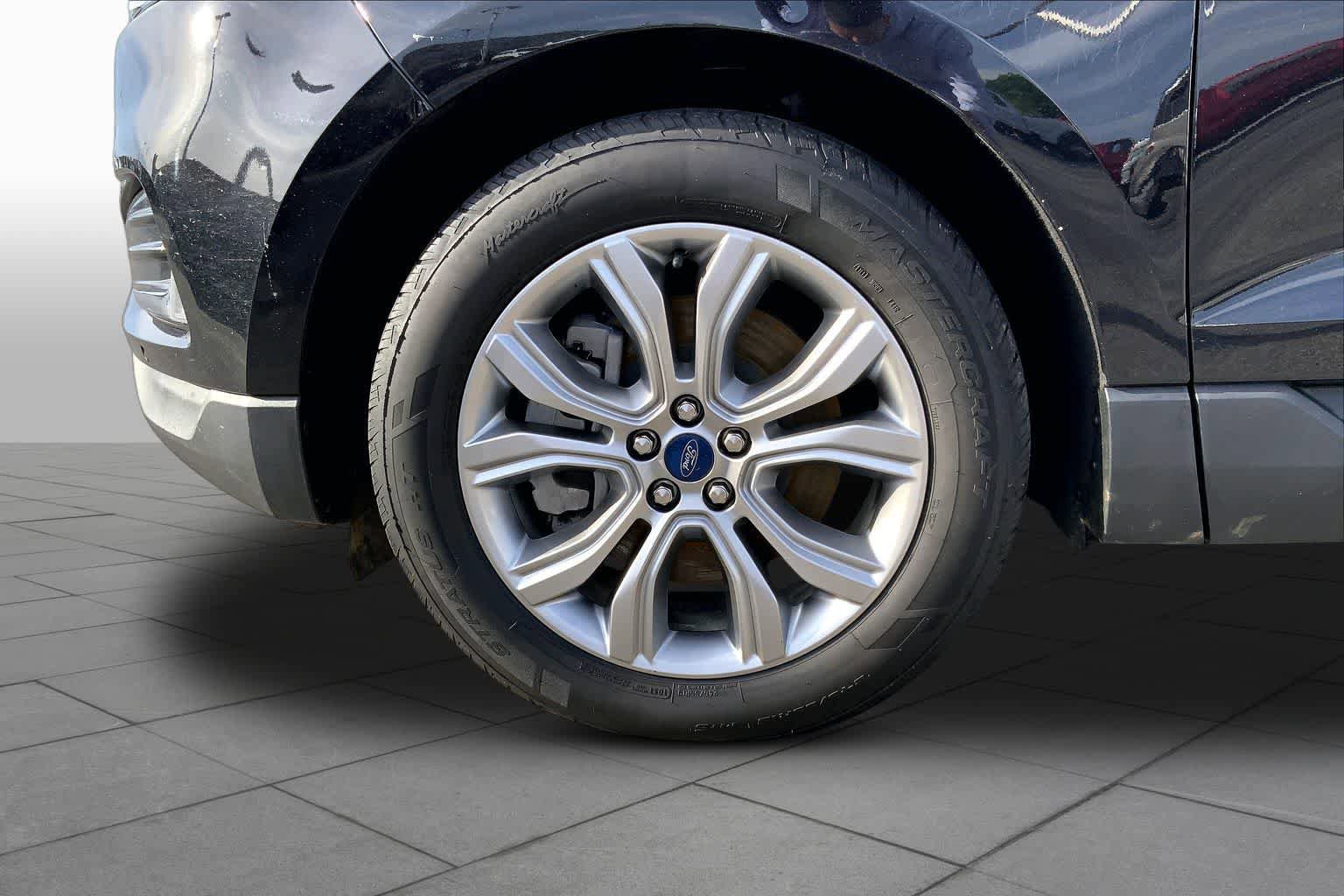 Certified 2022 Ford Edge Titanium AWD/4WD image 11
