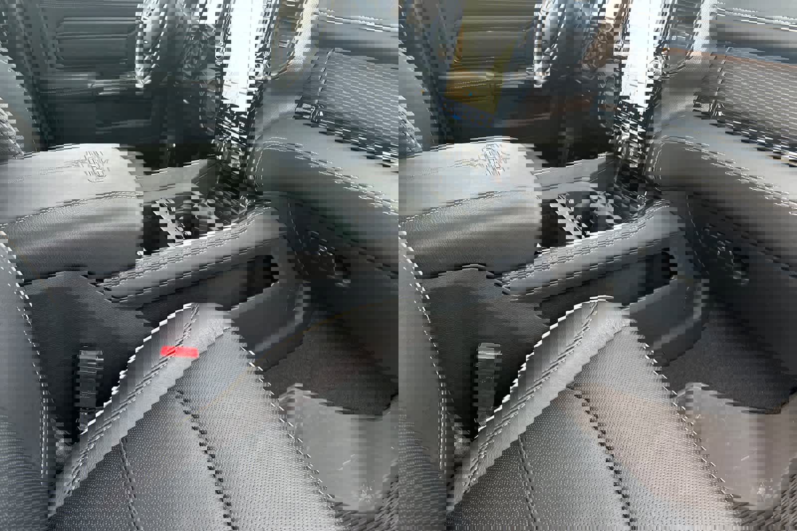 Used 2024 RAM 2500 Limited image 15