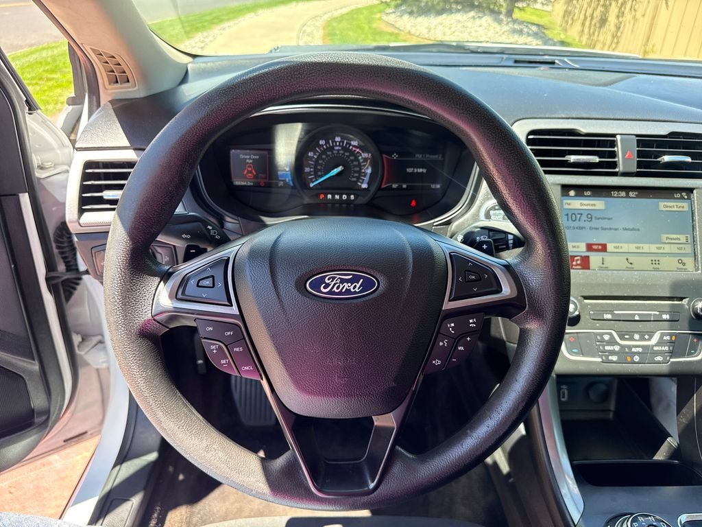 Certified 2018 Ford Fusion SE w/ Fusion SE Technology Package FWD image 16