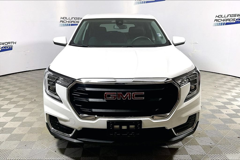 Used 2024 GMC Terrain SLE FWD image 2