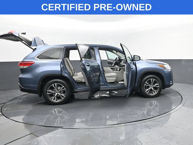 Used 2019 Toyota Highlander Plus AWD/4WD image 29