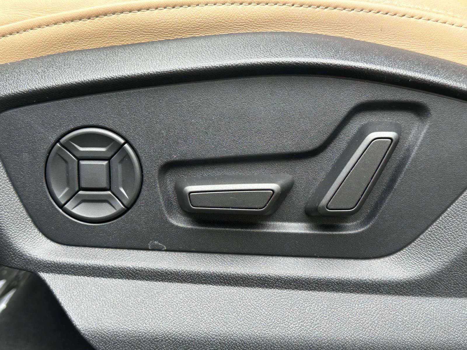 Used 2023 Audi Q8 Prestige w/ Prestige Package image 17