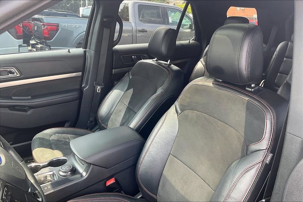 Certified 2019 Ford Explorer XLT w/ Equipment Group 202A AWD/4WD image 24