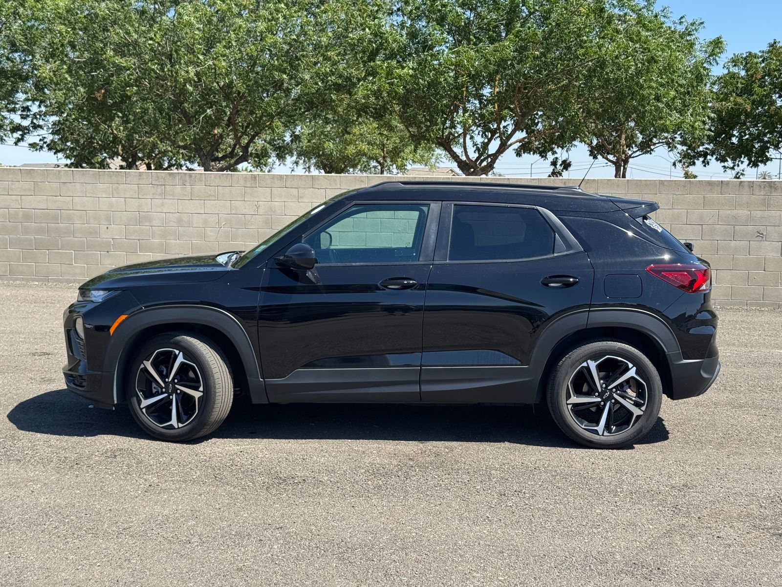 Used 2023 Chevrolet TrailBlazer RS w/ Sun and Liftgate Package FWD image 8