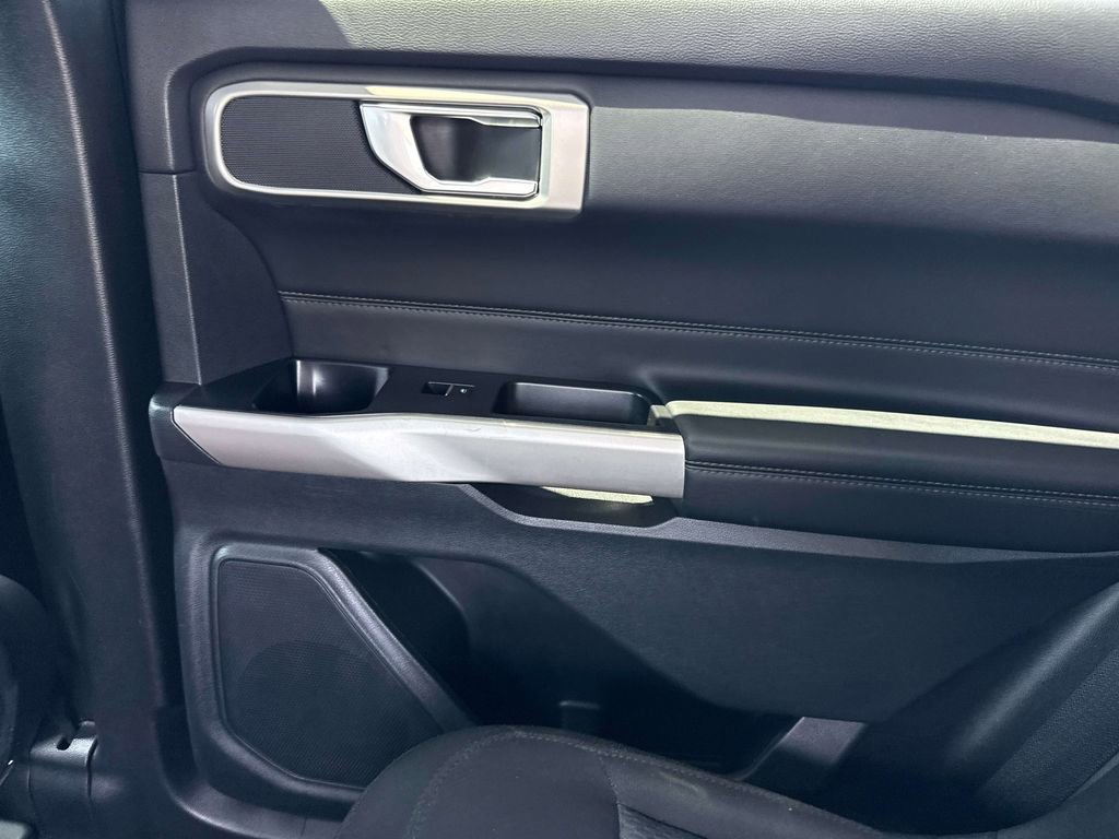 Certified 2023 Ford Explorer XLT RWD image 12
