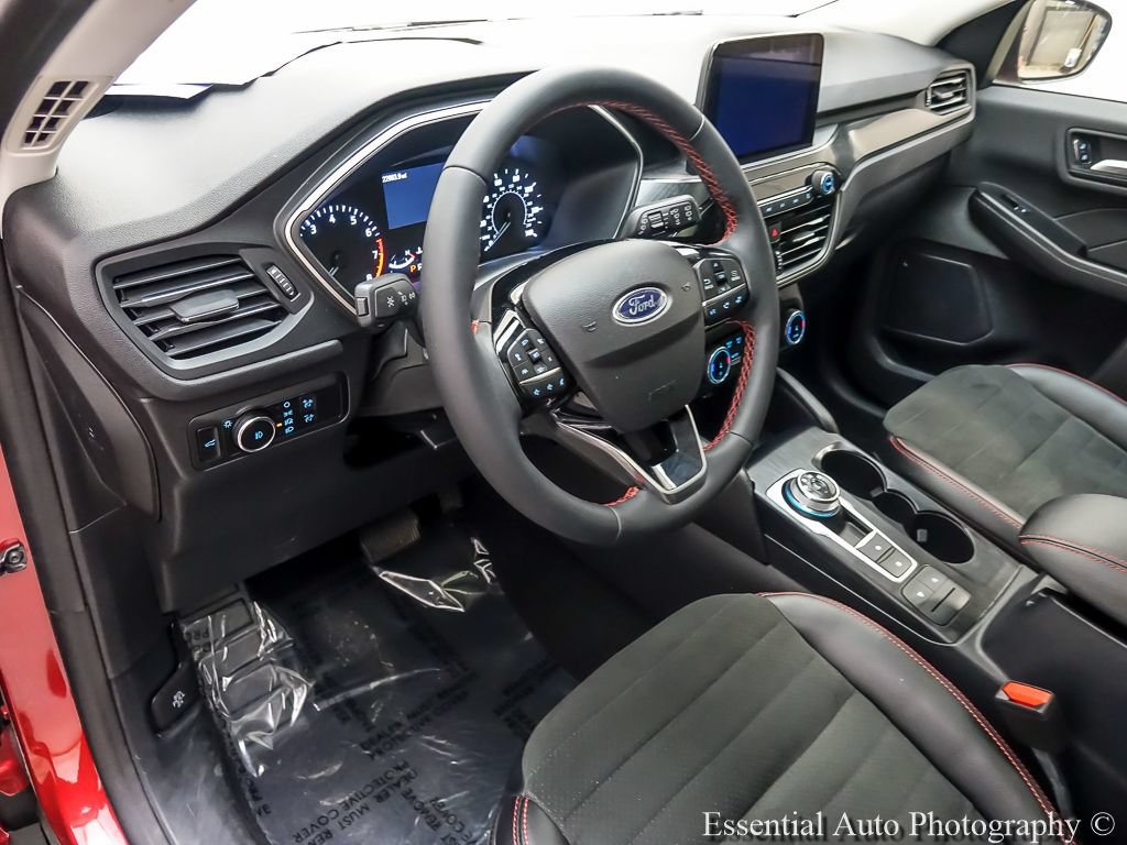 Certified 2022 Ford Escape SEL w/ SEL Stealth AWD Package image 10