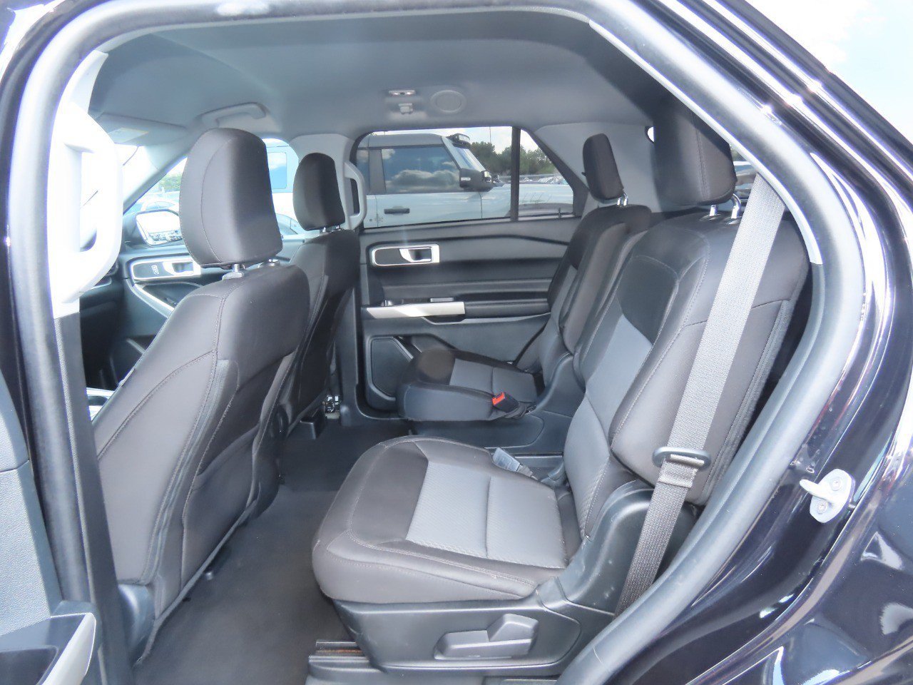 Certified 2023 Ford Explorer XLT RWD image 21
