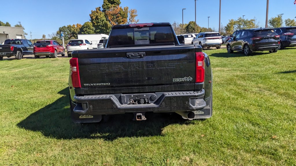 Used 2025 Chevrolet Silverado 3500 High Country w/ High Country Premium Package AWD/4WD image 4
