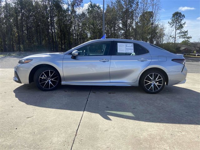 Used 2024 Toyota Camry SE image 6