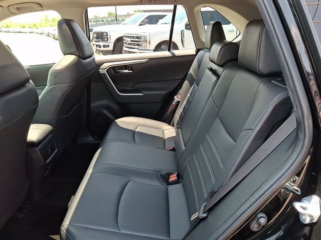 Used 2019 Toyota RAV4 XLE Premium w/ Cold Weather Package AWD/4WD image 10