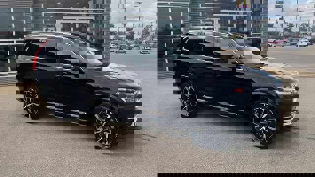 Used 2022 Volvo XC90 T8 Inscription Expression w/ Advanced Package image 3