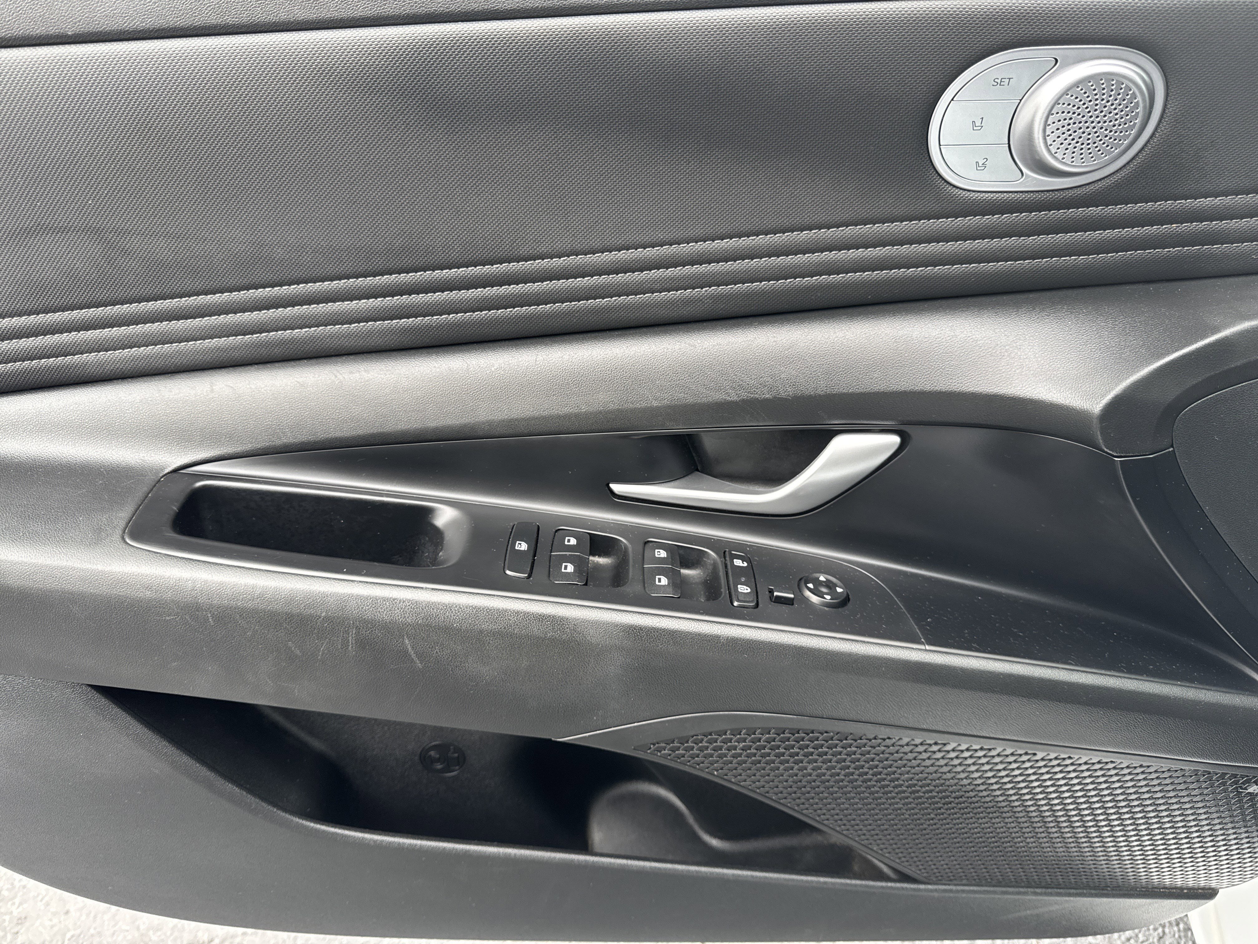 Used 2023 Hyundai Elantra Limited w/ Cargo Package image 10