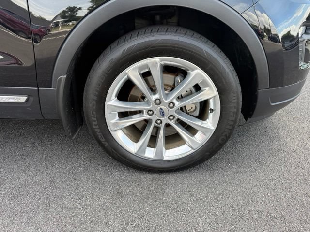 Certified 2018 Ford Explorer XLT w/ Equipment Group 202A AWD/4WD image 11