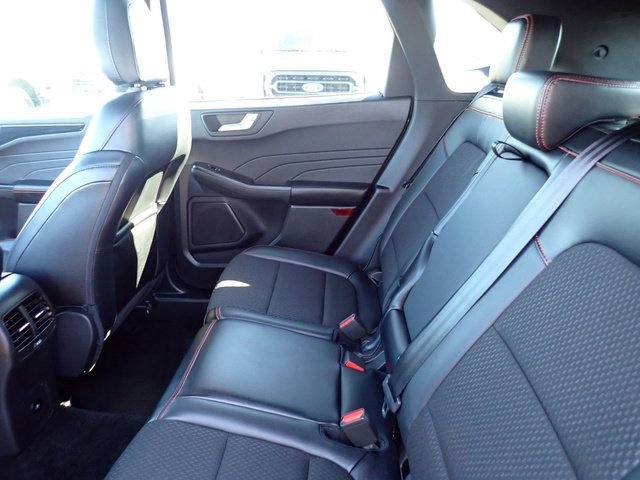 Certified 2025 Ford Escape ST-Line Select AWD/4WD image 17