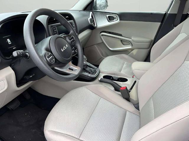 Used 2025 Kia Soul LX w/ LX Technology Package FWD image 17
