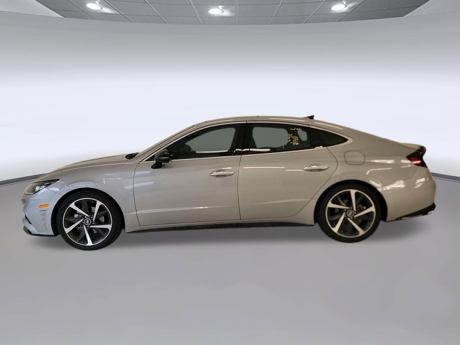 Used 2023 Hyundai Sonata SEL Plus FWD image 2