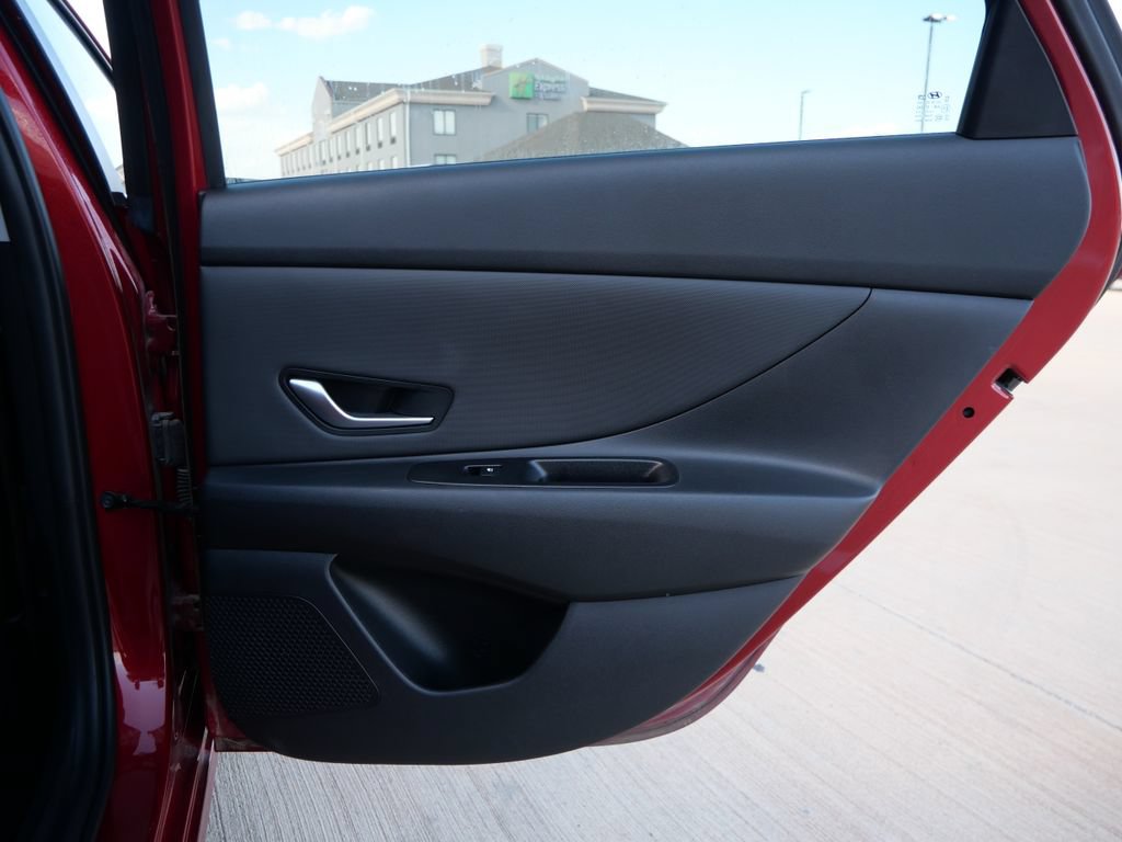 Used 2025 Hyundai Elantra SEL FWD image 10