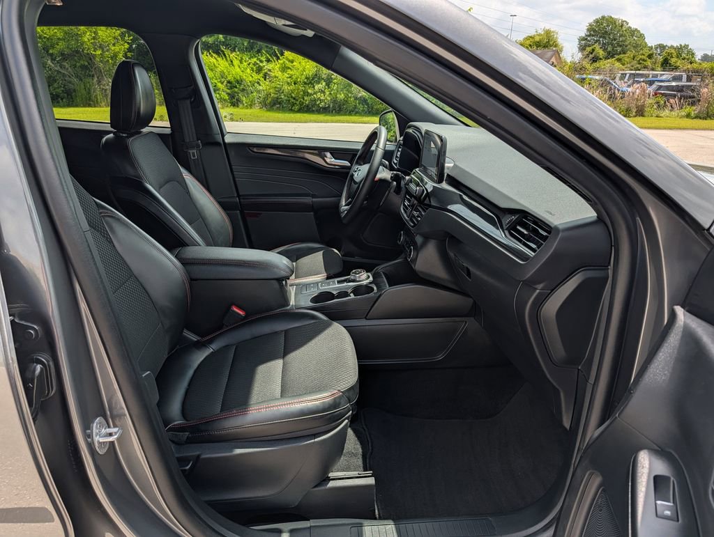 Certified 2025 Ford Escape ST-Line FWD image 22