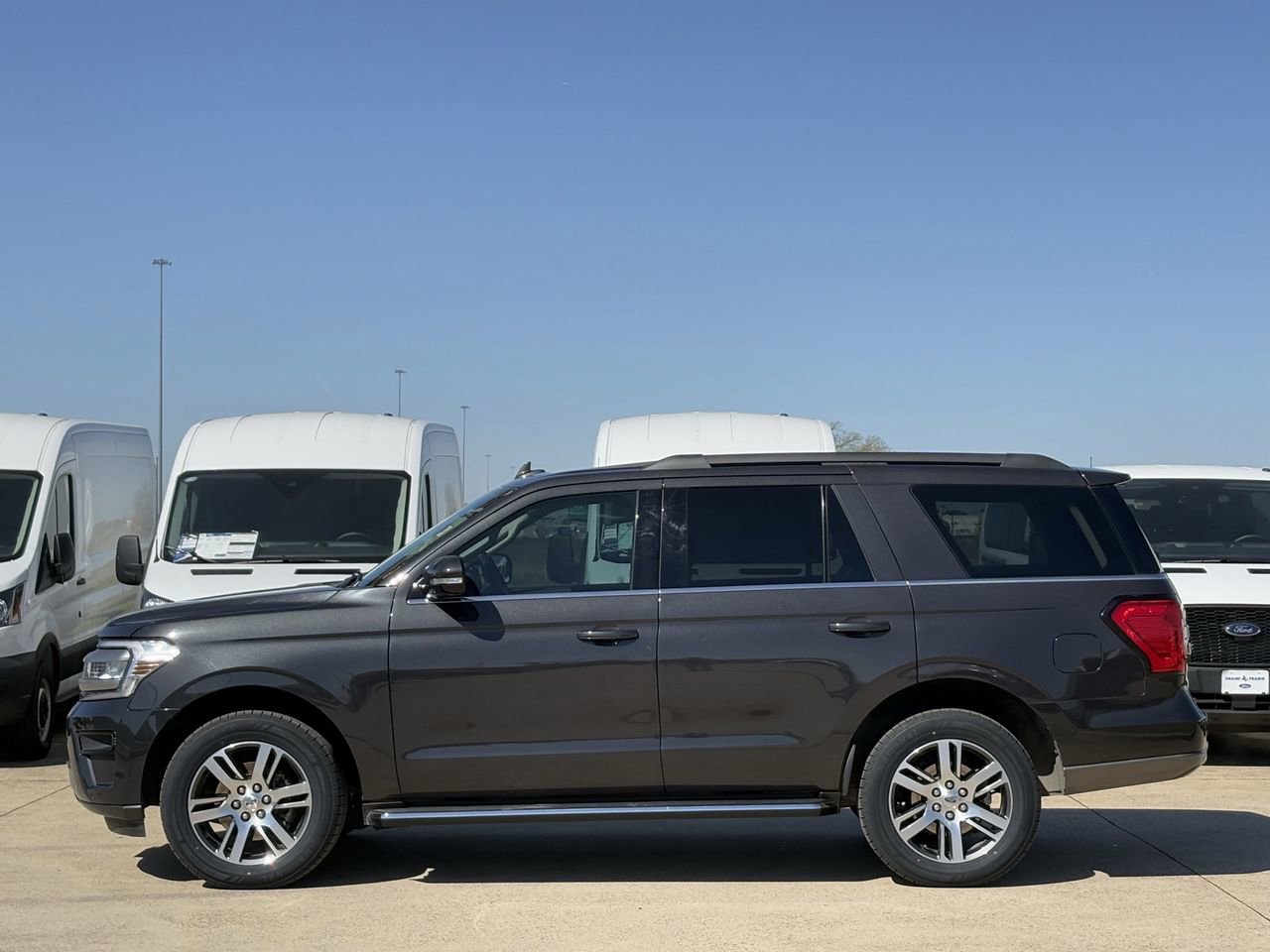 Certified 2023 Ford Expedition XLT image 3
