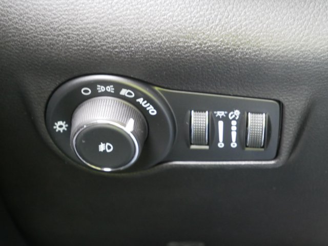 Used 2024 Jeep Compass Trailhawk AWD/4WD image 19