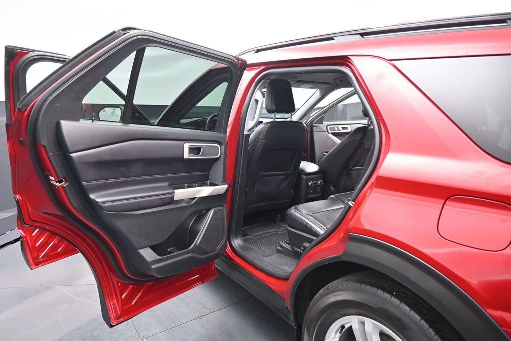 Certified 2021 Ford Explorer XLT w/ Equipment Group 202A RWD image 17