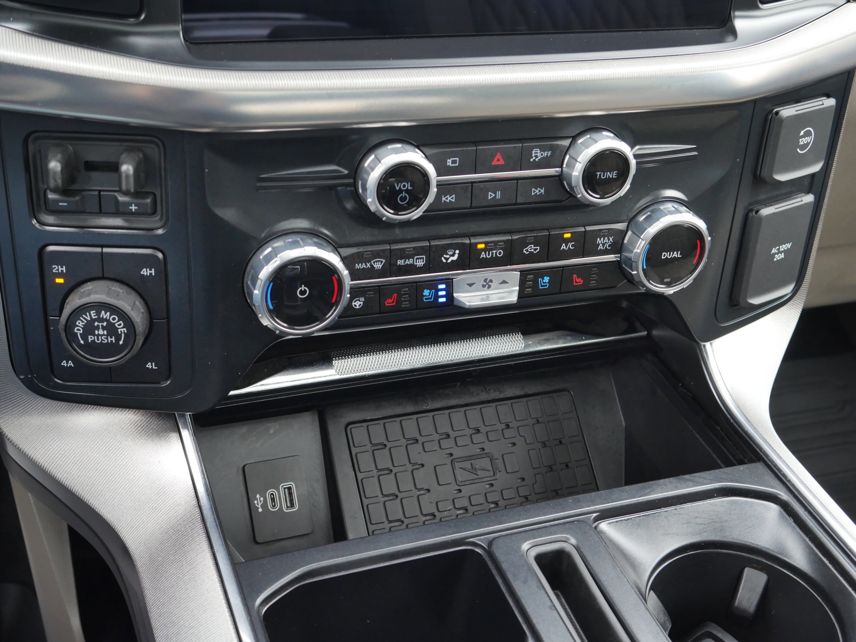 Certified 2025 Ford F150 Platinum w/ Equipment Group 703A Plus image 23