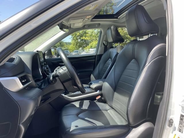 Used 2021 Toyota Highlander XLE AWD/4WD image 21