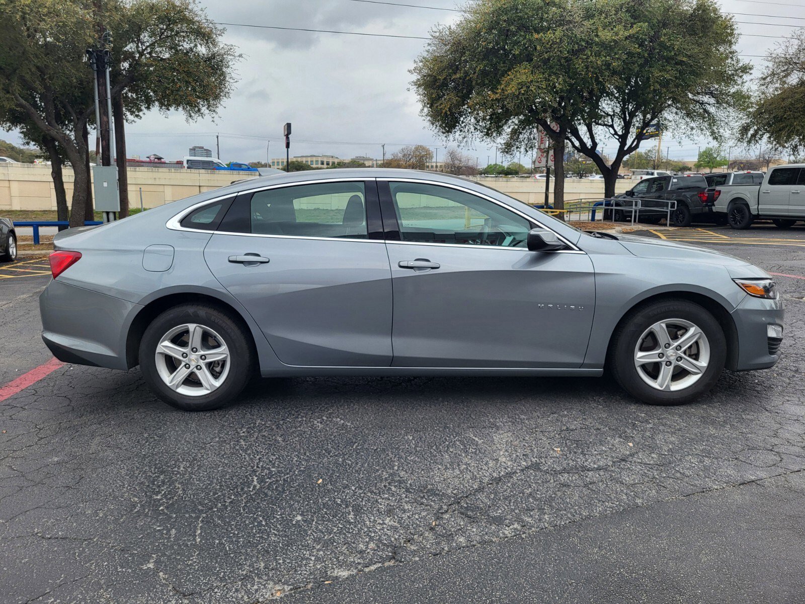 Used 2024 Chevrolet Malibu LT image 2