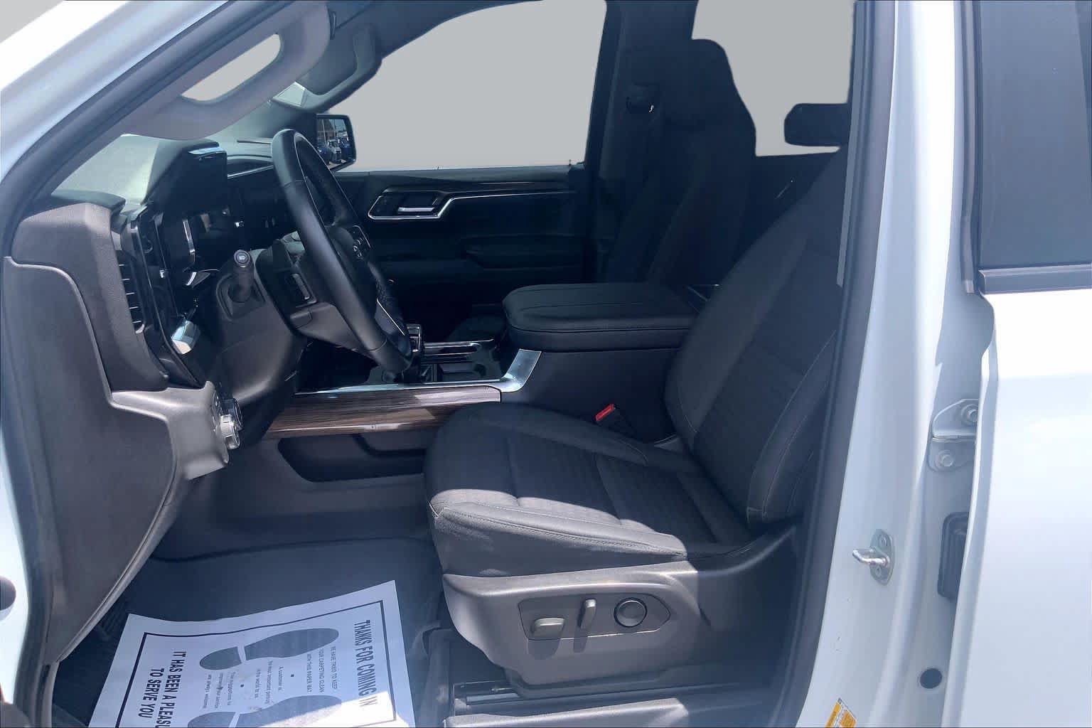 Used 2023 Chevrolet Silverado 1500 LT Trail Boss w/ Convenience Package II AWD/4WD image 8