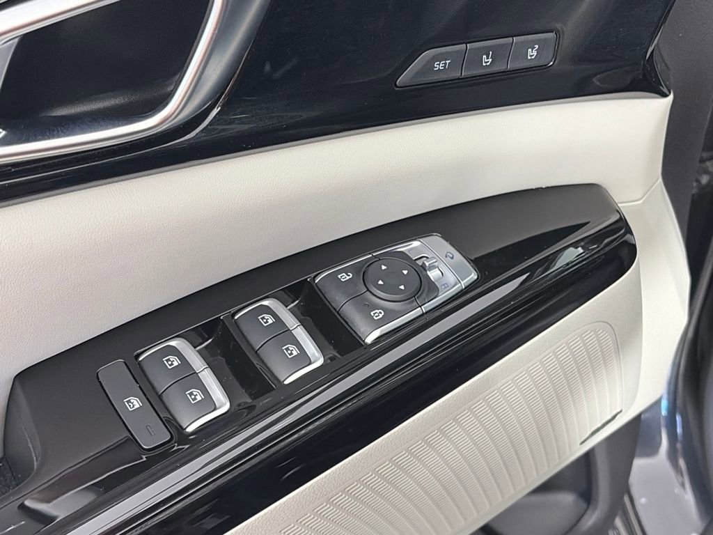 Used 2024 Kia Carnival SX Prestige image 24