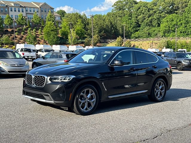Used 2024 BMW X4 xDrive30i w/ Parking Assistance Package AWD/4WD image 3